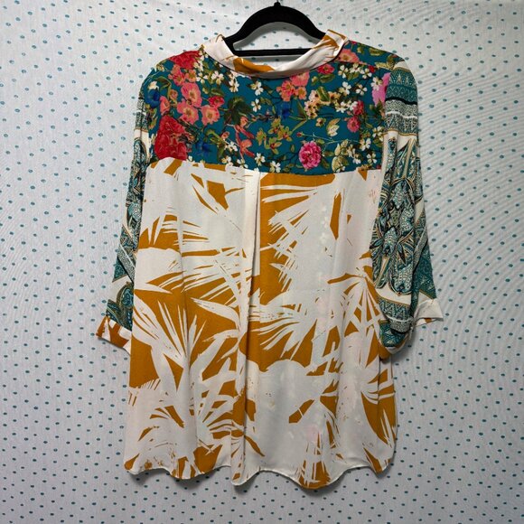 Rose + Olive Plus Size Button Up 3/4 Sleeve Floral Blouse - Picture 2 of 4